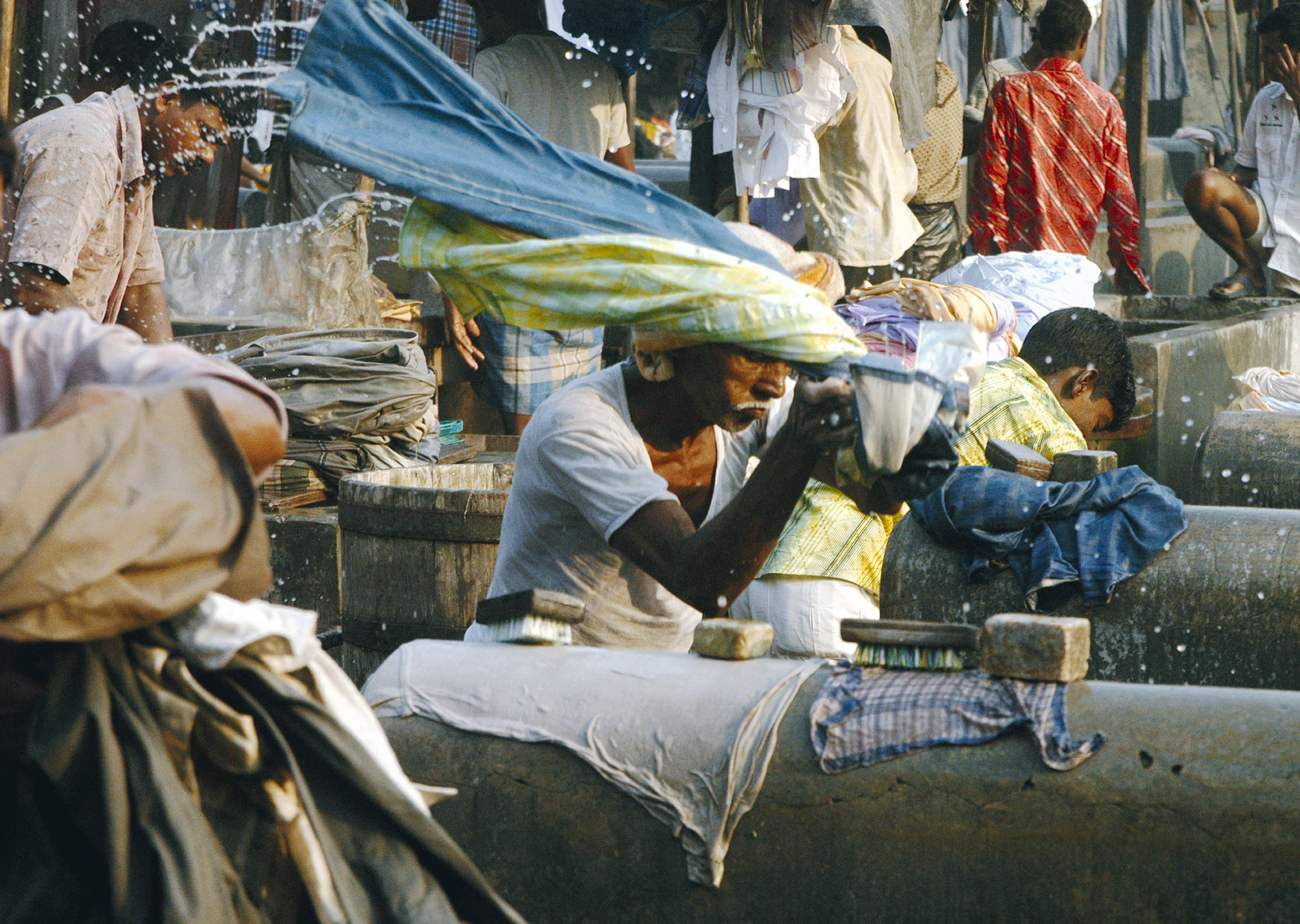 02_Kimsooja_Mumbai-A-Laundry-Field_ProductionStill_2007